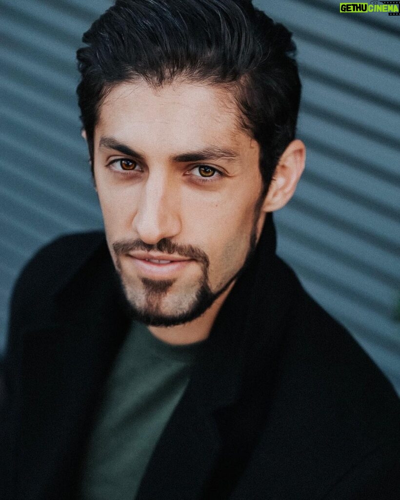 Azim Rizk Instagram - Hey guys! I’m excited to announce I’m on @cameo now! I love doing conventions and meeting all of you in person, but I can only be in one place at a time. NOW with #cameo I can teleport anywhere and give a shout out to you or your loved one! Technology is cool! Link in bio. . . . . . . . . . #magic #powerrangers #jakethesnake #teleport #spreadthelove #shoutout #powerrangerssupermegaforce #powerrangersmegaforce #anniversary #getwellsoon #justcuz #hieveryone 📸 @kyledespieglerphotography