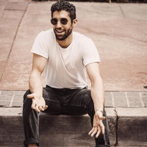 Azim Rizk Instagram - My two feelings about Wednesday.
.
.
.
.
.
.
.
.
.
.
.
.
.
#wednesday #losangeles #howseveryonedoing #whiteshoes #beard #curlyhair #lookingforwardtotheweekend #hm #madewell #madewellmens #buffaloexchange #alwaysthrifting 📸 @kep.exe