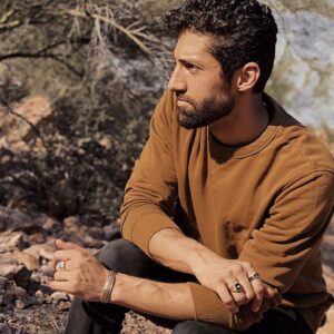 Azim Rizk Instagram - just a desert kid at heart
.
.
.
.
.
.
.
.
.
.
.
.
.
#roadtrip #desert #mensfashion #middleeasternmen #vintagerings #deepthoughts #sweethair #beard #curlyhair #jackhenryco #sunny #desertkid #athome #tucson 📸 @thndrbolt