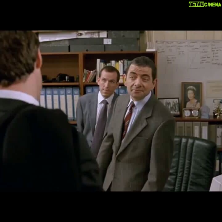 Aziz Kedi Instagram - bugün işe gelen patronunuzu rowan atkinson'un canlandırdığı şu perfect yalaka gülüşüyle karşılayabilirsiniz. mutlu haftalarrr 💙💙💙 pazartesi sendromuuuu 💆👅👺