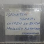 Aziz Kedi Instagram – ‘burası kafe değil, bistro değil, burası meyhane kardeşim’ uyarısı.