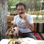 Aziz Kedi Instagram – küçük giorgio’yu gezmeye çıkarmıştık. giorgio dünyanın enginliğini keşfederken ben hödük gibi yiyordum.
