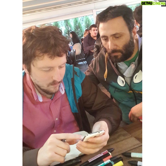 Aziz Kedi Instagram - dikkatle sanata bakıyoruz.