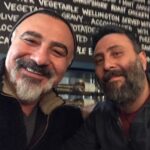 Aziz Kedi Instagram – cengiz abi’yle londra’da bir akşam yemeği. peki film nasıl oldu dedim, olm çok iyi oldu, çok, çok dedi. 
filmimiz ‘cinayet süsü’ ekim 25’te vizyona girecek ve ben cengiz abi’yi komiser salih rolünde izlemek için artık günleri sayıyorum. sağol abi, hemen geri gel ayrıca 🚀
@cinayetsusufilm @atayaliko @feyyazyigit  @mcengizbozkurt
