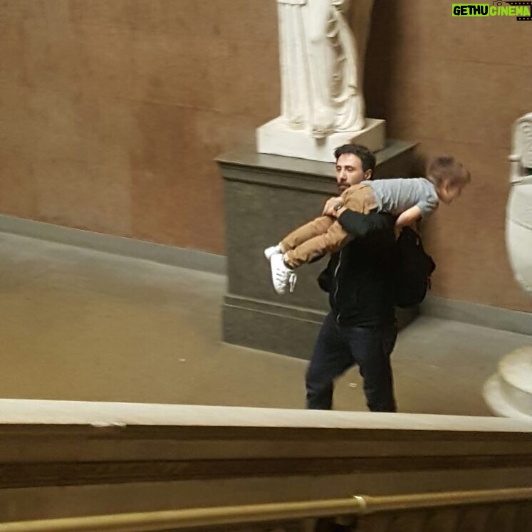 Aziz Kedi Instagram - british museum’da çocuk kaçırırken cctv polis kameralarına yakalandım!