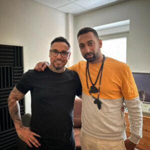 B-Tight Instagram - Der B'abi B-Tight hat mir heute einen kleinen Traum erfüllt indem er einen Song mit mir gemacht hat .. die OG's wissen, dass ich unter anderem auch wegen ihm die ganze Scheiße hier mache... ( Ist kein Vorwurf 🤣) 
Danke an dich und an @boga_musik der das Brett gezimmert hat... 

#gigoflow #btight #boga
