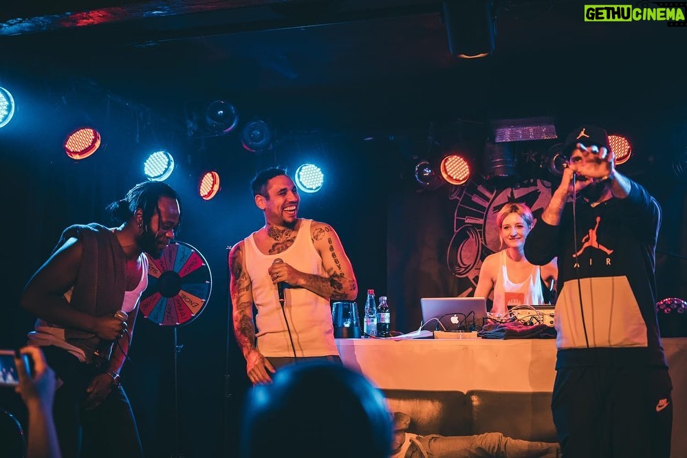 B-Tight Instagram - Das Gefühl auf der Bühne zu stehen und das machen zu können was ich liebe ist unvergleichlich ❤️ #danke @wiiiiiilmaaaa @monzydeofficial 📷 @mgkini86