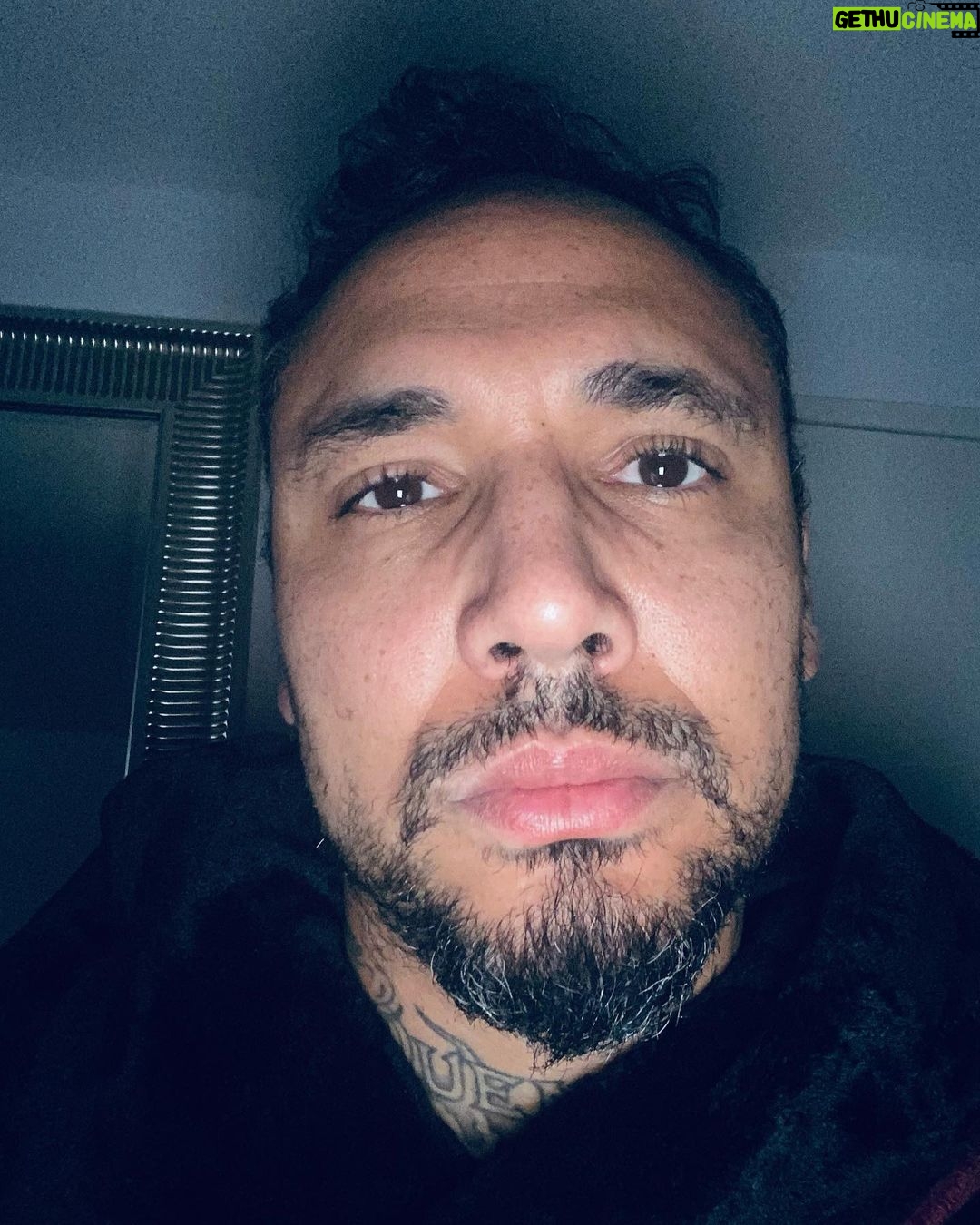 B-Tight Instagram - Ich f**** „es dauert nur ein paar Tage“ Ich f**** „eine Nacht schwitzen und gut ist“ Ich f**** „ist nur ein Schnupfen“ Immer noch im Eimer. Braunschweig, Coesfeld und Oldenburg Shows müssen leider verschoben werden. Tickets behalten ihre Gültigkeit. #bestofbtighttour