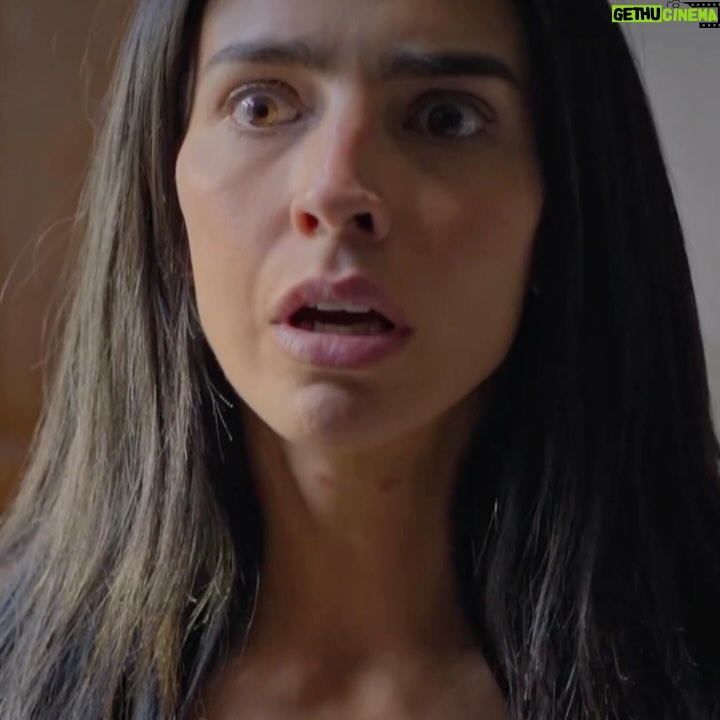 Bárbara de Regil Instagram - LALOLA 🍆 Este viernes 2 de febrero se estrena x VIX ! Lista para que me vean perder el Glamour 🎀 ( en donde está VIX? = en la plataforma de Amazon Prime, puedes encontrarla o baja la APP ) 🤎 en la última foto le presté mis lentes a Kai Mexico City, Mexico