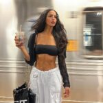 Bárbara de Regil Instagram - Dump 🍒 Estos días MARAVILLOSOS días 💕 1: posando “casual” con mi pelo divino de @karladelcampohairextensions 2: mis bebés 🤎🤎🤎🤎🤍 3: con @elzorromarroquin entrenándome 4: ENTRENADO 5: selfie con mi bebé 6:pisamos mojado 💦 jajaja 7: de las manos de @mariavillalonart a mi comedor 👑 9: enamorada 💌 beso en todos lados 10: mensaje motivacional ♥️