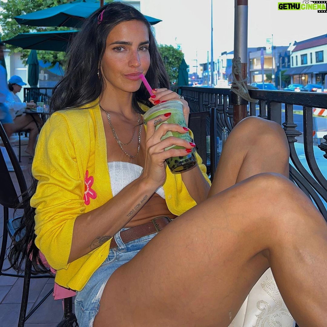 Bárbara de Regil Instagram - La vida es Bonita 🧋 Foto 2” : alguien más odia esas sillas usando short ? …. Ya esta para traer tu dona no ? Foto 6” : no se ustedes pero yo amo ver a un guapo en el súper Foto 9” : mi último tatuaje Foto 1” : sin contexto Urth Caffe - Melrose Ave, Hollywood CA