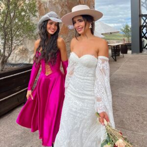 Bárbara de Regil Instagram - Este civil fue LO MÁS 💍♥️👰🏻‍♀️🤵🏻 
 @mikaderegil Y @jaco.bach 🥂 Salud por ustedes , por el corazón  tan bonito que tienen  y lo hermosos seres humanos que son ♥️ y ahora juntos WOW 🙏🏻