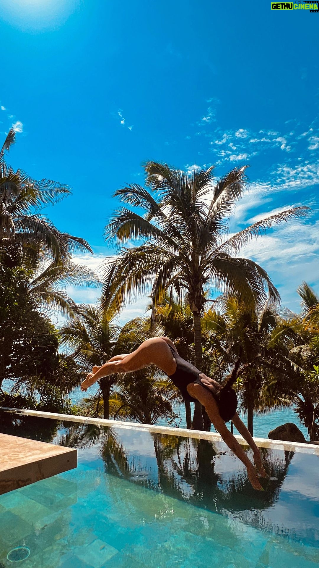 Bárbara de Regil Instagram - Con este video espero motivarte , inspirarte . ERES IMPARABLE ❤️🔥 POWERFULL WOMAN 👊🏻 we can do it ❤️🔥 fight for you, always for you Puerto Vallarta Jal
