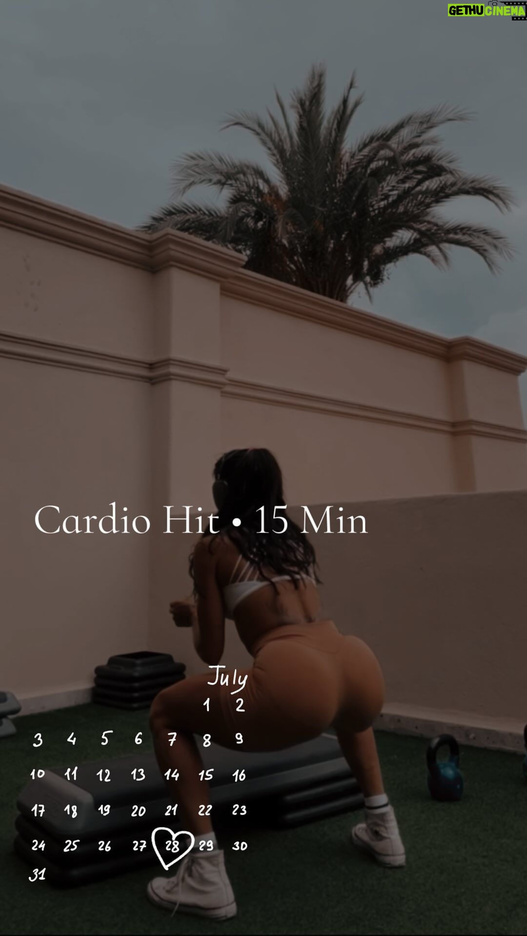 Bárbara de Regil Instagram - Guárdala y TE RETO 🔥🩷 LOVE YOU 😍 lo que aguantes pero por favor que sean más de 15 minutos Los Cabos San Lucas Baja Califonia