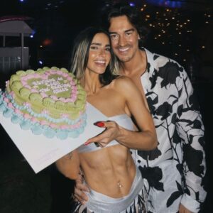 Bárbara de Regil Instagram - Soy muy Afortunada 🥂❤️ tengo a la familia más hermosa del mundo ❤️ Que amo mas que NADA 
@ferschoenwald eres mi vida ENTERA