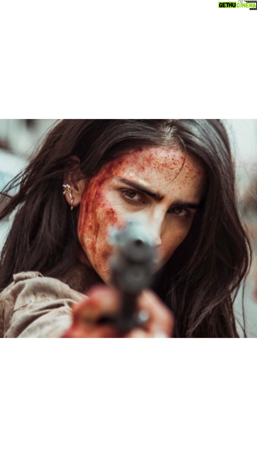 Bárbara de Regil Instagram - Me animo hacer una cuarta temporada depende lo que escribas 😜⤵️ 🆘 La pregunta es : Que te gusta MAS de Rosario 📿 ✂️
