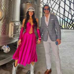 Bárbara de Regil Instagram - Este civil fue LO MÁS 💍♥️👰🏻‍♀️🤵🏻 
 @mikaderegil Y @jaco.bach 🥂 Salud por ustedes , por el corazón  tan bonito que tienen  y lo hermosos seres humanos que son ♥️ y ahora juntos WOW 🙏🏻