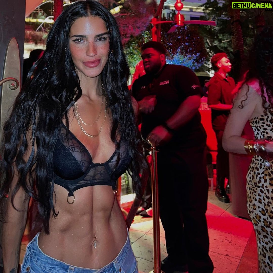 Bárbara de Regil Instagram - Carrete Honesto 💍👰🏻♀️🥂 Bachelorette Party @mikaderegil Las Vegas,nevada