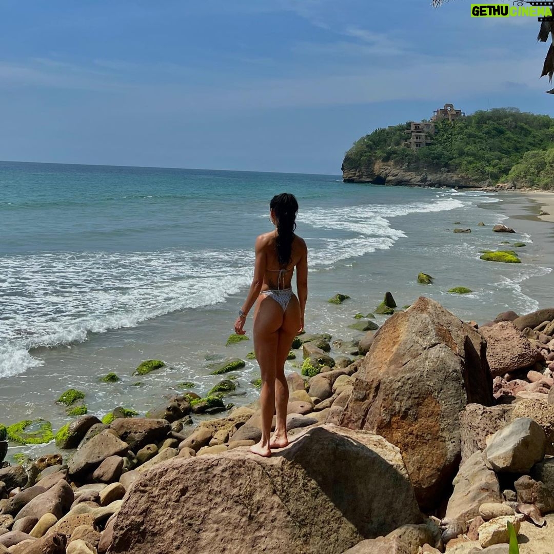 Bárbara de Regil Instagram - Nunca te conviertas en lo malo que te hicieron 🥥 Nunca desees la vida de alguien más ( NADIE TIENE LA VIDA PERFECTA y las redes no son REALES ) 🌴 ♥️ Punta Mita Nayarit