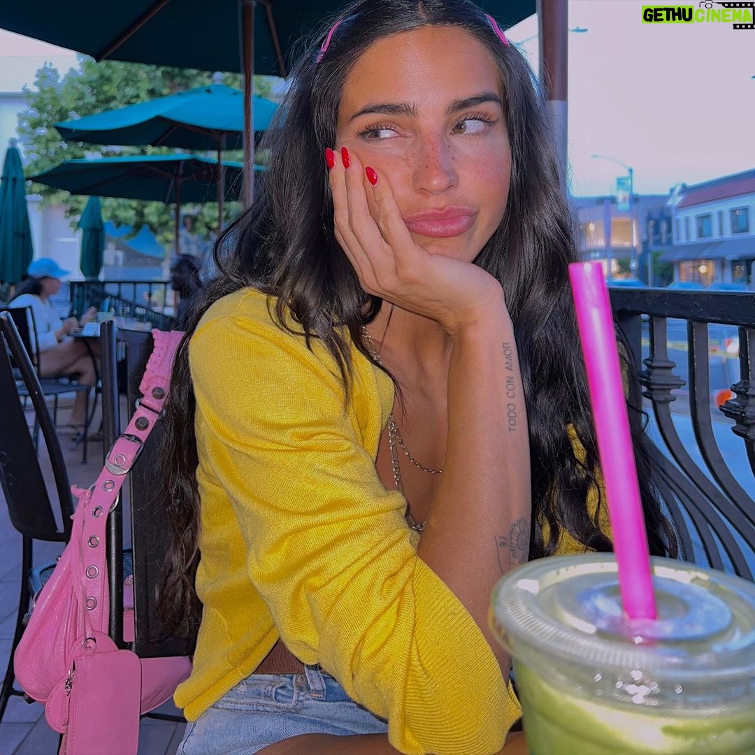 Bárbara de Regil Instagram - La vida es Bonita 🧋 Foto 2” : alguien más odia esas sillas usando short ? …. Ya esta para traer tu dona no ? Foto 6” : no se ustedes pero yo amo ver a un guapo en el súper Foto 9” : mi último tatuaje Foto 1” : sin contexto Urth Caffe - Melrose Ave, Hollywood CA
