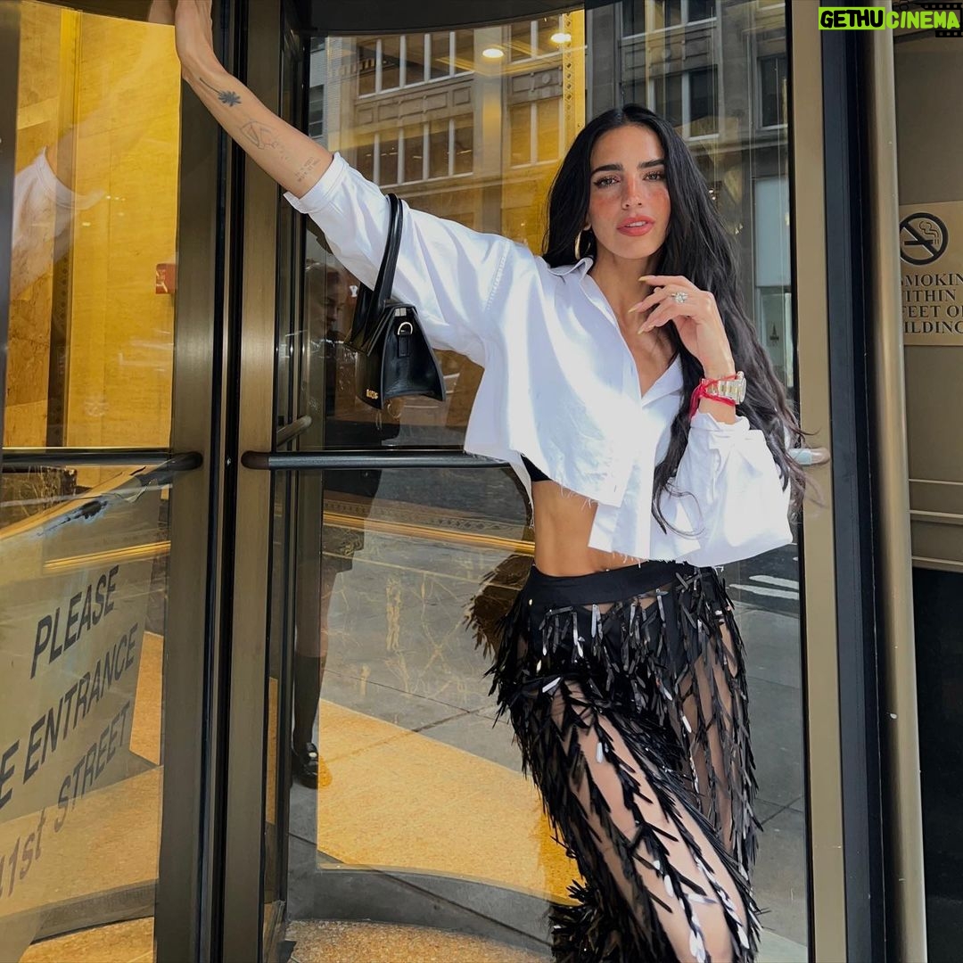 Bárbara de Regil Instagram - Viviendo un sueño que no es mío pero lo vivo como si fuera mío @marderegil._ FASHION WEEK 🗽 New York City, NY