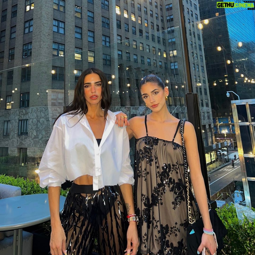 Bárbara de Regil Instagram - Viviendo un sueño que no es mío pero lo vivo como si fuera mío @marderegil._ FASHION WEEK 🗽 New York City, NY