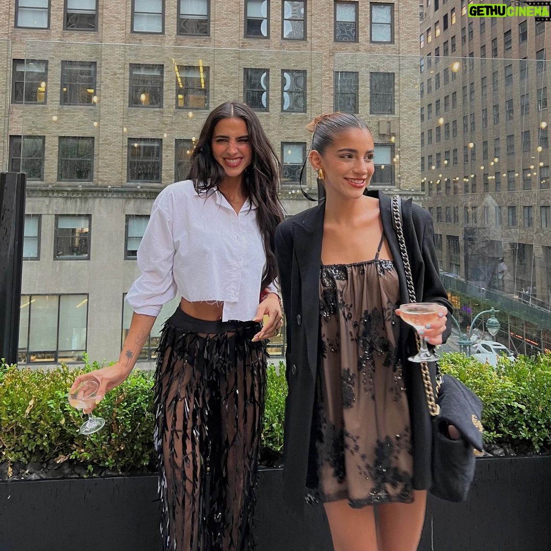 Bárbara de Regil Instagram - Viviendo un sueño que no es mío pero lo vivo como si fuera mío @marderegil._ FASHION WEEK 🗽 New York City, NY