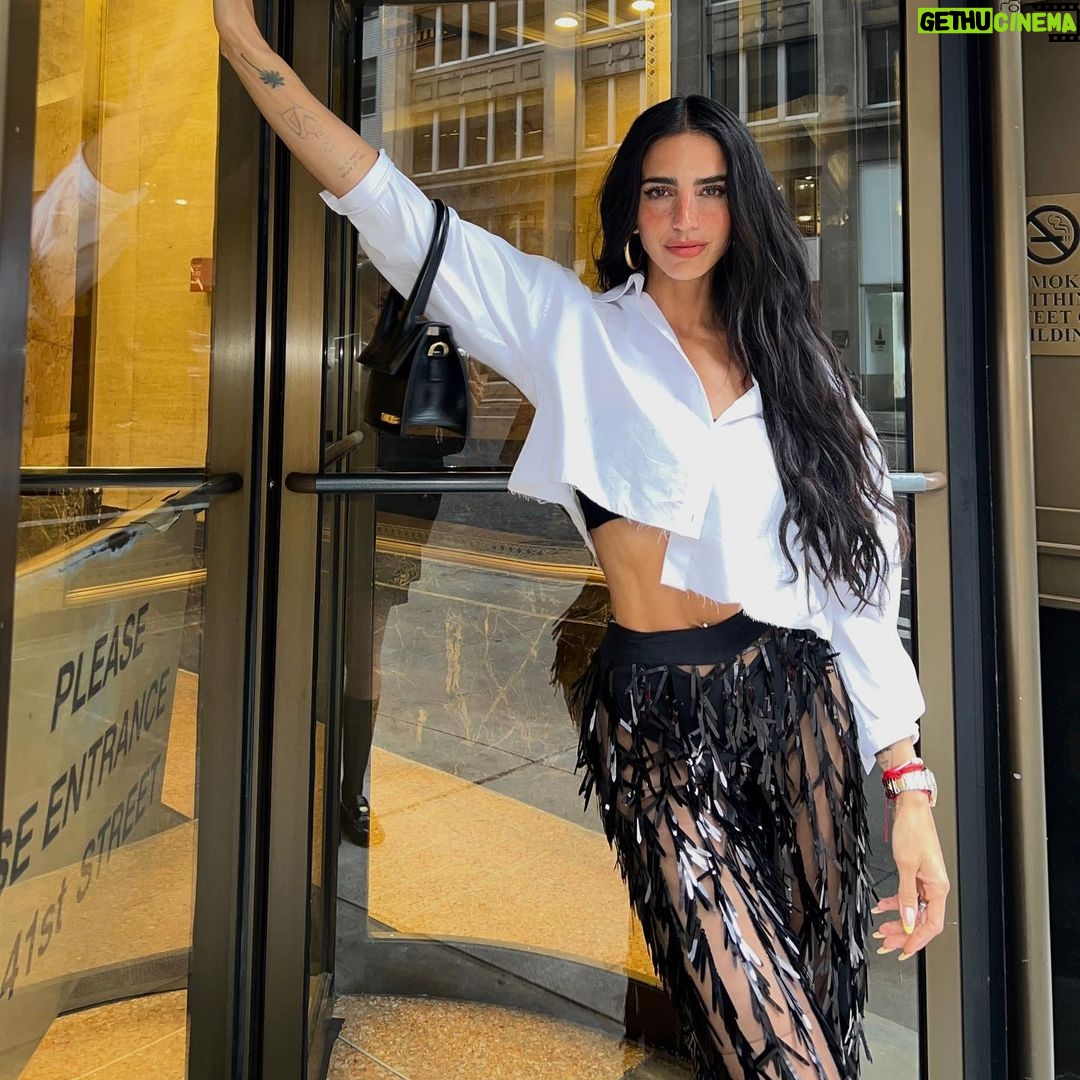 Bárbara de Regil Instagram - Viviendo un sueño que no es mío pero lo vivo como si fuera mío @marderegil._ FASHION WEEK 🗽 New York City, NY