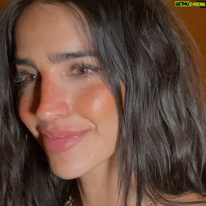 Bárbara de Regil Instagram - 🇷🇺 Спасибо 🎬 mi primera Película RUSA 🎢 ( si, en ruso ) Y hasta hoy el proyecto que más me reto mentalmente 🧠😮💨 llore , me estrese , pensaba en 3 idiomas , no dormía de los nervios del miedo …. pero LO LOGRE ! SOLA 👊🏻 ( y con la ayuda de clases con mi maestra rusa día y noche ) ❤️🩹 Estoy muy orgullosa de MI 🧠 Mi primer Pelicula en ruso spasibo rossiyskoy komande, ya lyublyu tebya i uzhe ochen' skuchayu po tebe 😭 Mi equipo mexicano en este viaje ruso son lo MÁXIMO ! 👏🏻 BRAVO