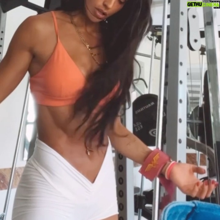Bárbara de Regil Instagram - Ayer tuve día libre 🇷🇺🎥🎬… y lo aproveche al MÁXIMO ❤️🩹 🎶 : trata de ser feliz con lo que tienes , vive la vida intensamente …..luchando lo conseguirás 🎶 ( esa canción canto la Chamán y se me salieron las lagrimas ) ♥️🧠🔄 Artisan Hotel Resort & Spa - Playa Chachalacas