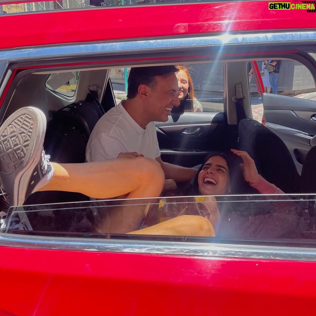 Bárbara de Regil Instagram - Días buenos y otros MUY BUENOS It’s a wrap ‼️👋🏻🎬 LALOLA 🍆 Interpretar a LOLA fue algo totalmente diferente , meterme en la piel de Lola es algo que NUNCA voy a olvidar 🥹 y estoy segura Van a AMARLA Y A REÍRSE HORAS🙏🏻❤️ GRACIAS @analo por que no solo conocí a una directora profesional , divertida y muy muy inteligente , me llevo a una amiga para siempre - una directora que aprendió a Conocerme y confío en mi - Ana lo TE AMO ❤️ Me llevo experiencias impresionantes y muchos amigos de este gran proyecto que admiraba y ahora admiro más @alexdelamadrid te amo muchísimo @pamohpam siempre juntas @laperezreyes eres un sol caminando @gonzalogarciavivanco tantos años y sigues siendo el mismo Niño increíble @alexisayala te admiraba y ahora mas ! @epyvelez eres una gran actriz y ahora mi amiga @fran_aronsson que escenas tan hermosas juntas te quiero @adrianamontesdeo como me divertí contigo te quiero @carmen_madridofficial gracias por tu generosidad @aguilasochochris eres maravilloso! @diego_amoz mi hermanito para siempre te adoro tanto En especial GRACIAS @ferschoenwald por que es el amor de mi vida , pero sin ti no sería posible esto … por que ? Bueno por que TÚ eres esa persona que me recuerda que si puedo, que me da ánimos cuando no puedo más , me apoya en todoooooo . Te amo para siempre ❤️ Gracias @anaceliaurquidi y @joshuamintzoficial desde hace años por confiar en mi y por creer que puedo llenar a un personaje tan complejo . Son su fan ! Mexico