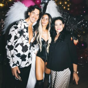 Bárbara de Regil Instagram - Soy muy Afortunada 🥂❤️ tengo a la familia más hermosa del mundo ❤️ Que amo mas que NADA 
@ferschoenwald eres mi vida ENTERA