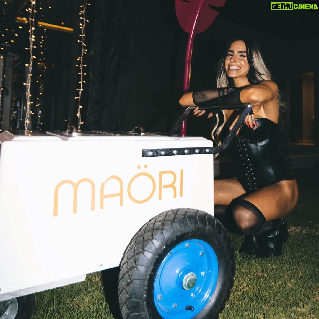 Bárbara de Regil Instagram - Quiero agradecer a todos los que fueron parte de mi festejo por su gran calidad y amor a mi ❤️ ( no me regalaron nada ) los menciono por que TODOS son empresas de calidad y responsables y lo más es que AMO ! @lorellasmx TE AMO PARA SIEMPRE haces los mejores eventos en mexico y además eres La Niña y amiga más hermosa @v.b.music ponen el MEJOR AMBIENTE y tienen la mejor actitud @moor.mobiliario literal se adaptan a lo q les pides , colores y mesas cero chafas para eventos @sante.mixologia los mejores cócteles con todo y diseños @scoop.cdmx mis helados favoritos del mundo y q no me inflaman jajaja @donmanolitomx los tacos favoritos míos y de Fer literal los mejores por la salsa jajjaja @maori_mx que Paletas tannn ricas soy mega Fanny amo a los dueños ya amigos Mexico