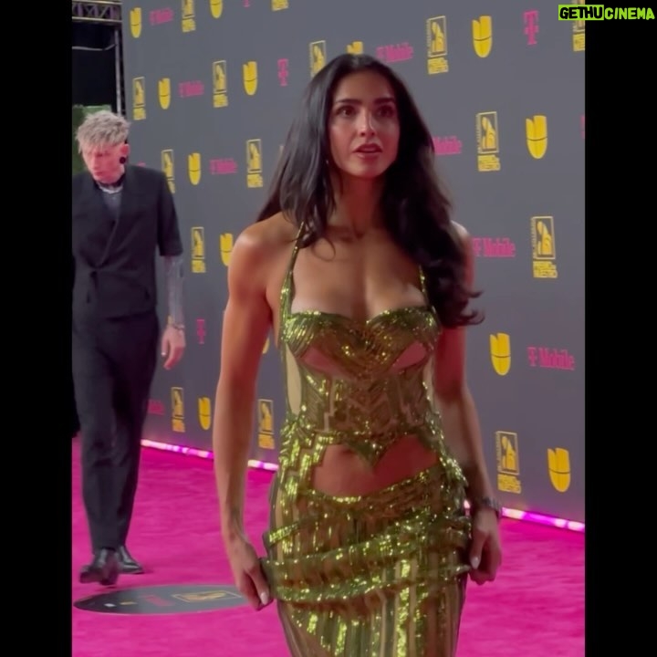 Bárbara de Regil Instagram - Premios lo nuestro ✨ Que noche tan mágica ✨ Maquillaje y Peinado : YO ❤️ Stylist: @palomaduluc Dress: @juancarloscollazocouturier El team : @vix @univision @premioslonuestrotv @markatalent @joseinla Miami, Florida