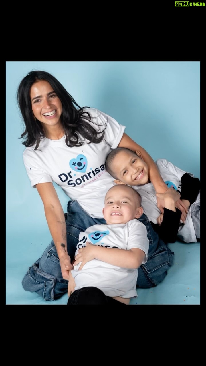 Bárbara de Regil Instagram - 🌟 ¡El 15 de febrero es un día especial! Me he unido a la valiente lucha contra el cáncer infantil de la mano con Dr. Sonrisas. 🎗️ Cada año, miles de niños enfrentan esta dura batalla, mostrándonos lo que realmente significa ser fuerte. Ahora, más que nunca, necesitan de nuestro apoyo. Y tú, puedes hacer una gran diferencia. 💪 🙌 Al donar a Dr. Sonrisas, no solo estás ayudando a financiar tratamientos y medicinas; estás regalando momentos de alegría, esperanza y fuerza a estos pequeños guerreros. Tu contribución importa, ¡y cada gesto cuenta! Participa, dona y ayuda a difundir este mensaje. Juntos podemos cambiar vidas y llenar de sonrisas aquellos días difíciles. 👉 Sigue a @drsonrisasac y hagamos junto un cambio. ¡Vamos a hacer que este día cuente! #laluchaesdetodos #cumpletusueñodeayudar #unidoscontraelcancerinfantil #drsonrisas #ayudaressanar #lafelicidadeslamejormedicina