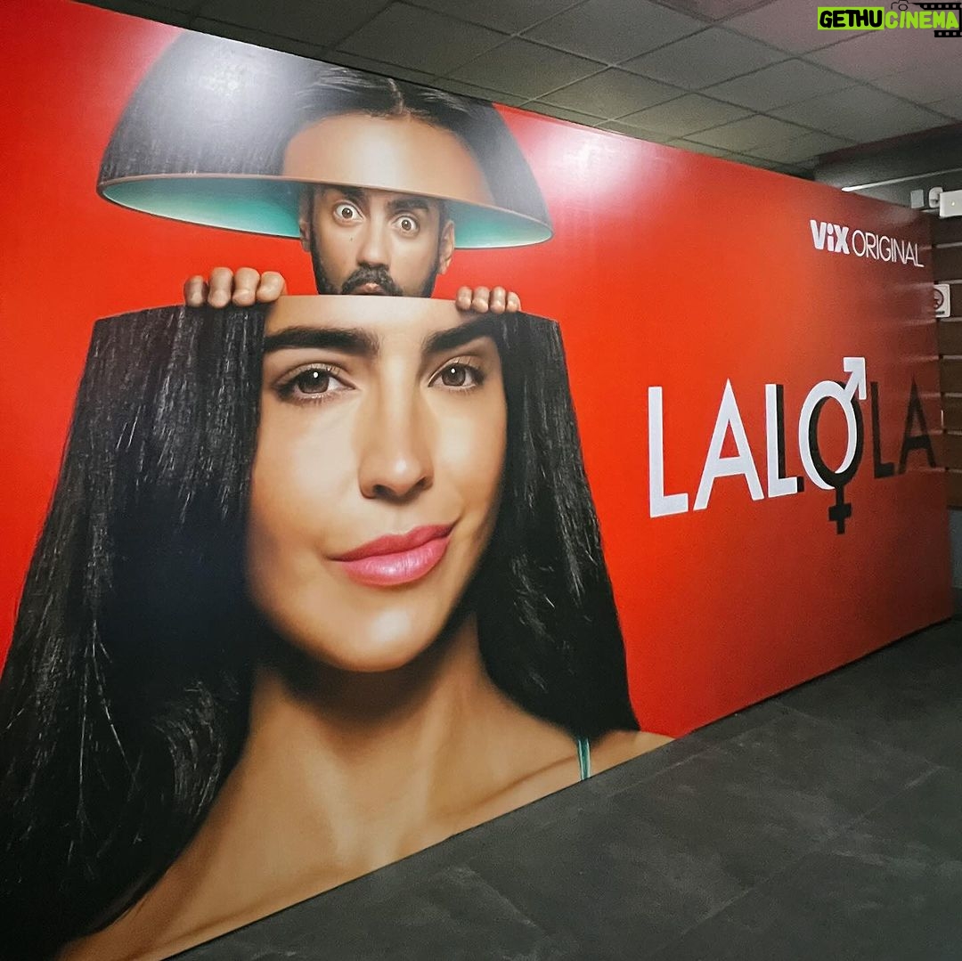 Bárbara de Regil Instagram - LALOLA 🍆 Este viernes 2 de febrero se estrena x VIX ! Lista para que me vean perder el Glamour 🎀 ( en donde está VIX? = en la plataforma de Amazon Prime, puedes encontrarla o baja la APP ) 🤎 en la última foto le presté mis lentes a Kai Mexico City, Mexico