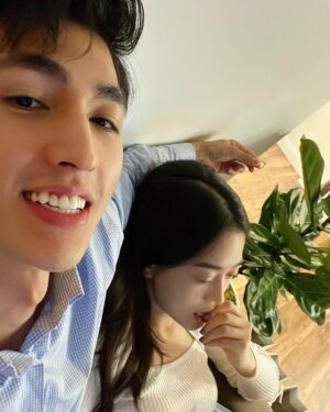 Bình An Instagram - Hành trình hơn 50 ngày giữ chiếc nhẫn này cũng hơi run, lộ cái là hỏng cả kế hoạch cầu hôn ngay...
Về với chủ nhân đích thực của mày nhé nhẫn, bye bye 💪💪💪