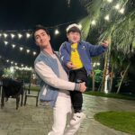 Bình An Instagram – Đu idol đứng 7 tiếng về bế ông Voi run chân luôn 😭
