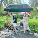 Bình An Instagram – “Một trong những trải nghiệm mình cực thích ở @fsnamhai là đạp xe đạp loanh quanh resort dưới thời tiết mát mẻ, hít hà không khi cỏ cây cực kì dễ chịu. Vừa giúp hai đứa mình refresh đầu óc sau những ngày quay cuồng với công việc, vừa vận động cho cơ thể khoẻ mạnh. 
#FourSeasons #FSNamHai Four Seasons Resort The Nam Hai, Hoi An, Vietnam