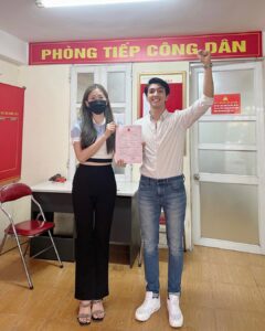 Bình An Instagram - Người bên phải là “được” lên phường, còn tôi “bị” lên phường 🥹