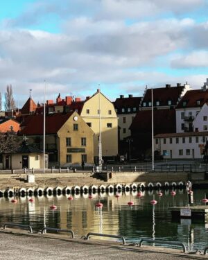 Babben Larsson Instagram - Fin väg till jobbet idag.
#visby #beautifuldestinations