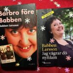 Babben Larsson Instagram - Ho ho ho! Jag har båda mina böcker i lager inför jul. De har fått finfina omdömen av läsarna och passar perfekt som julklappar. Jag vägrar dö nyfiken, häftad 150:- Barbro före Babben inb 200:-. Porto tillkommer. Skriv ett dm till mig m din beställning. Signerar givetvis 😇 Vill du även handla min cd (140:-), burköppnare (40:-) eller reflexer (4 st 100:-) skriver du det. Glad advent!