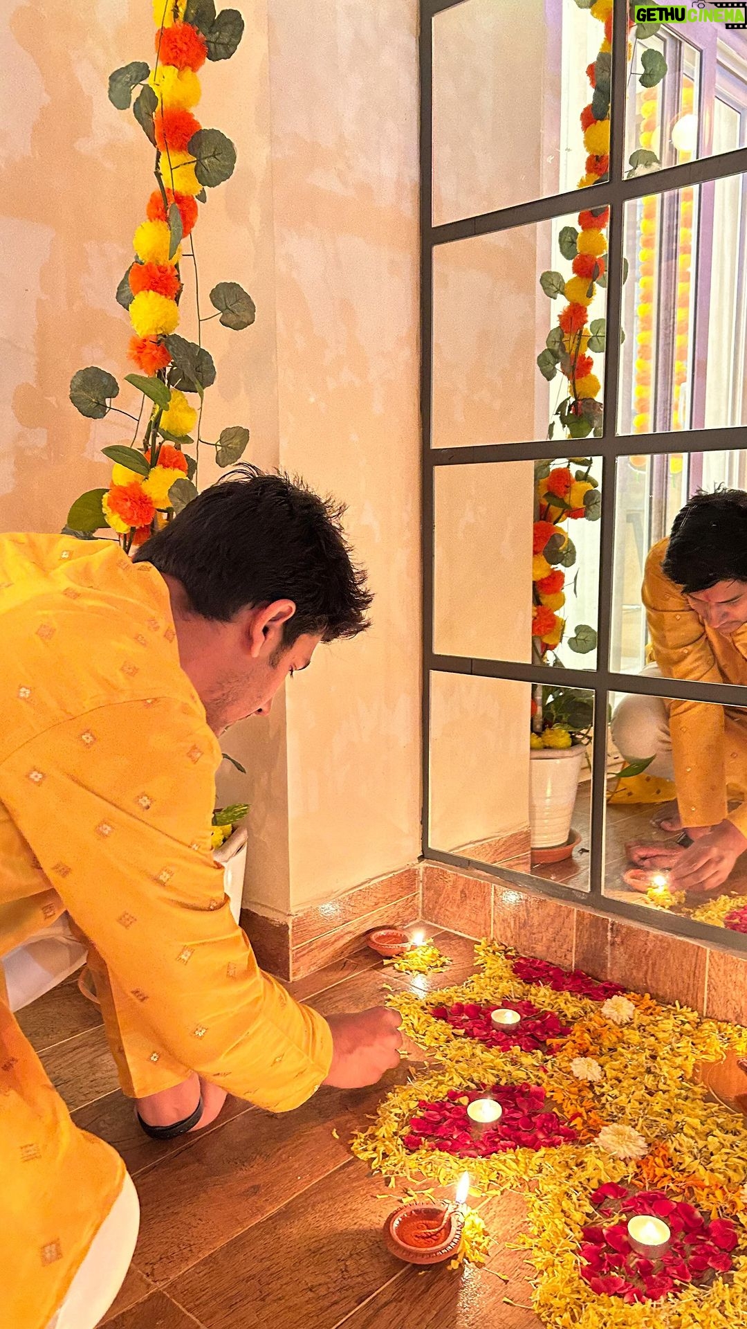 Baby Vedya - 233 Likes - That’s how we celebrated our first Diwali in our new home ❤️❤️🏠🧿🪬
@aj_anjali26
#diwali #diwalirangoli #diwalidecorations #diwaliparty #diwalireels #diwalicelebration #diwali2023 #diwaligifts #diwalifeels #instareels #reelitfeelit #reelkarofeelkaro #viralvideos #trendingreels #trendingsongs #shotoniphone #iphone14 #iphonephotography #diwalidecor #babyvedya #diwalicelebration #ikeamirror #homeinterior #balconymakeover #balconydecor #friendsforever #friends