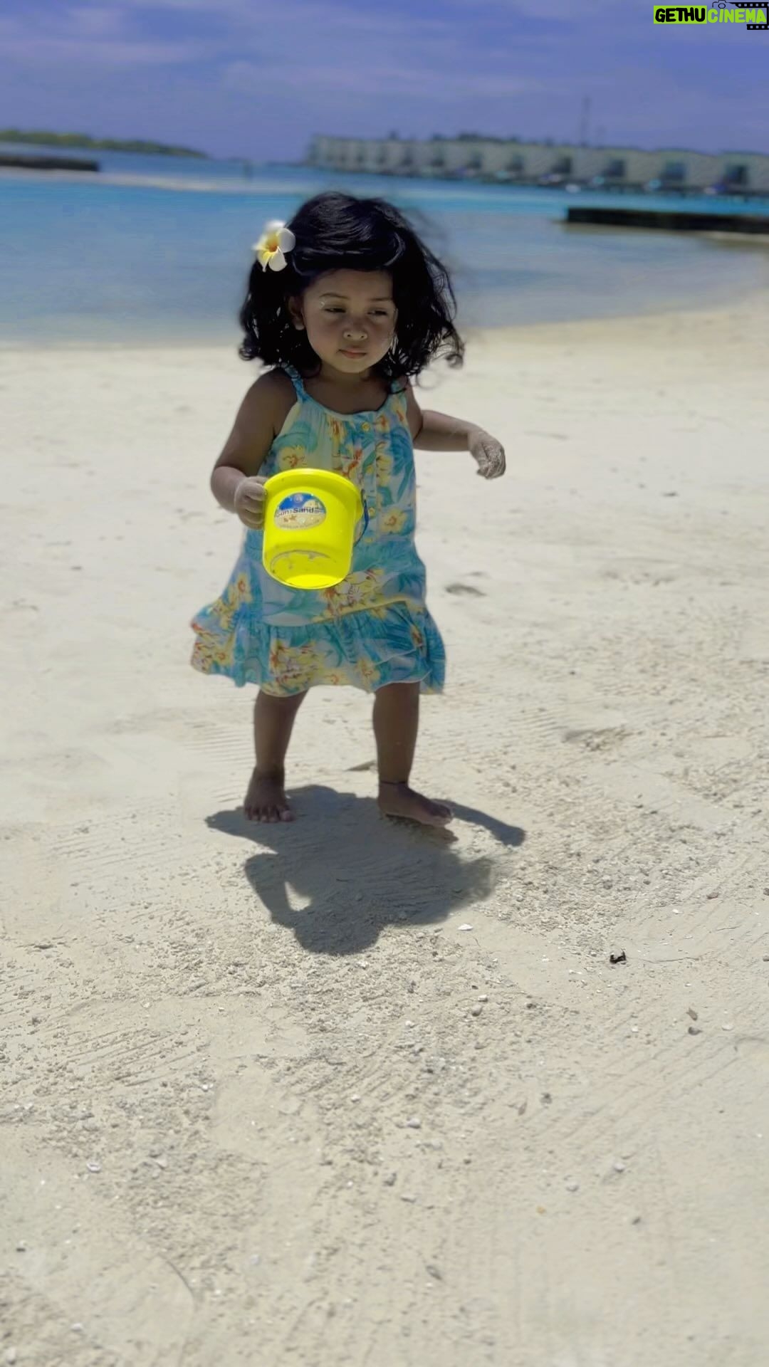 Baby Vedya - 424 Likes - Happiest on the island 🏝️🥰
Location: @holidayinnresortmaldives
#maldives #maldivesislands #maldivesresorts #hereatkandooma #holidayinnkandooma #kandoomamaldives #maldivestravel #maldiveslovers #maldivestransition #beachmaldives #maldivestrip #maldivesbeach #watervilla #maldivesvilla #maldivesparadise #maldivesphotography #maldivesvideos #luxury #luxurylifestyle #luxuryhomes #babyvedya #maldivestrip #maldivesresort #maldiveshoneymoon #kandoomaisland #cruisebirthday #maldives_ig #ihg #ihghotels #travelwithkids #familytrip
