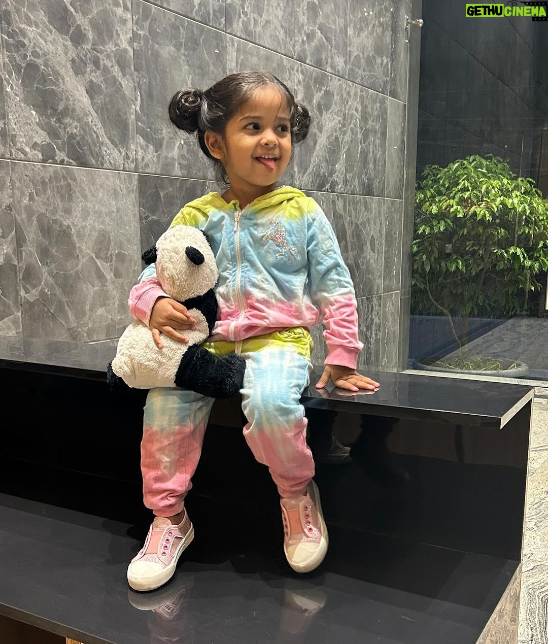 Baby Vedya - 118 Likes - Last Pose is my favourite 😜
Outfit & shoes: @firstcryindia
#babyvedya #firstcry