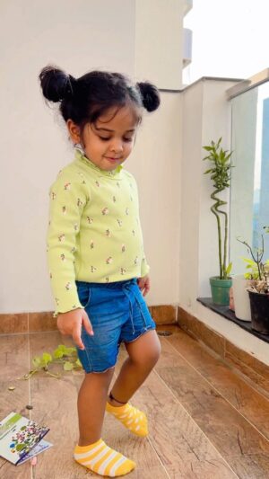 Baby Vedya Instagram - Chandamama 🥰
Follow @babyvedya
#babyvedya
#babyfever #babiesofinstagram #babyshop #babymodel #babiesofig #babyfashion #babiesenthusiasts #babyphotography #2yearsold #babyreels #babyvideos #babygirl #baby #angel #instablackandwhite #babieswithstyle #cutiepies #model #newborn #instababy #iloveyou #reelsviralvideo #2years 
#trendingreel #viralvideo #reelsviral #cutebabiesofinstagram #instagood #viralposts