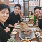 Bae Hyun-jin Instagram - 일 끝나면 맛집투어가 유일한 낙 오늘은 돼지갈비다! 밥 먹을 때 되면 머리가 산발이 되는 이유 아시는 분🤫 #삼전동 #마포집숯불갈비 #짱맛👍