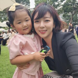 Bae Hyun-jin Instagram - #9월 #결혼식부자 #매주참석중

최애를 만났다👶 
🐶꿀♡