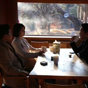 Bae Hyun-jin Instagram - 서울 봉은사 원명 주지 스님께 세배 하러 다녀왔습니다.

봉은사 침수쌍화차로 셋이 오붓하게 분위기도 잡고
큰 스님께 
마음이 맑고 따뜻해지는 격려 말씀도  듣고 왔어요
고맙습니다.♡♡♡

#박정훈 #김성용 #배현진 그리고 겸댕이 #천수🐶