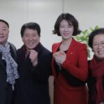 Bae Hyun-jin Instagram - 송파의 품격 내일은 더 높게 더 밝게 추운 날씨에도 기꺼이 제 목소리 들으러 와 주신 배현진의 자랑 송파 식구들 감사드립니다. 행사장 안팎에 가득 자리해주신 여러분덕에 가슴이 뭉클해졌습니다. 언제나 최선을 다하겠습니다. 열심히만이 아니라 '잘' 하겠습니다. 고맙습니다!! #언제나 #송파곁에 #배현진
